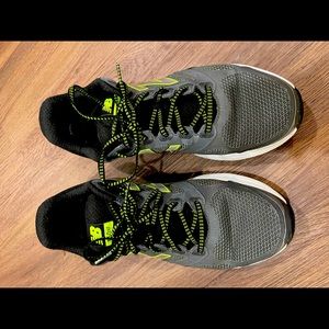 Mens New Balance 560v7 size 10.5